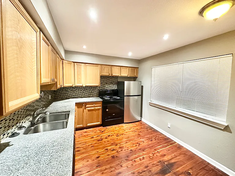 1302 S Quinlan Park Rd #B — Photo 9
