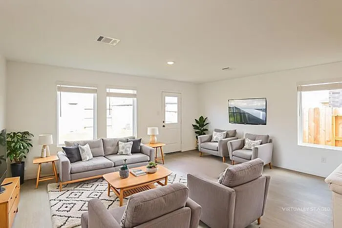 4 bed, 2.0 bath, 1776 sqft, $2,069 — Photo 4