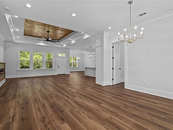 5th image of 348 Oak Island Dr