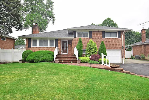 51 Whitman Ave Photo 1