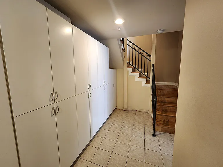 13620 Valerio St #10 — Photo 49