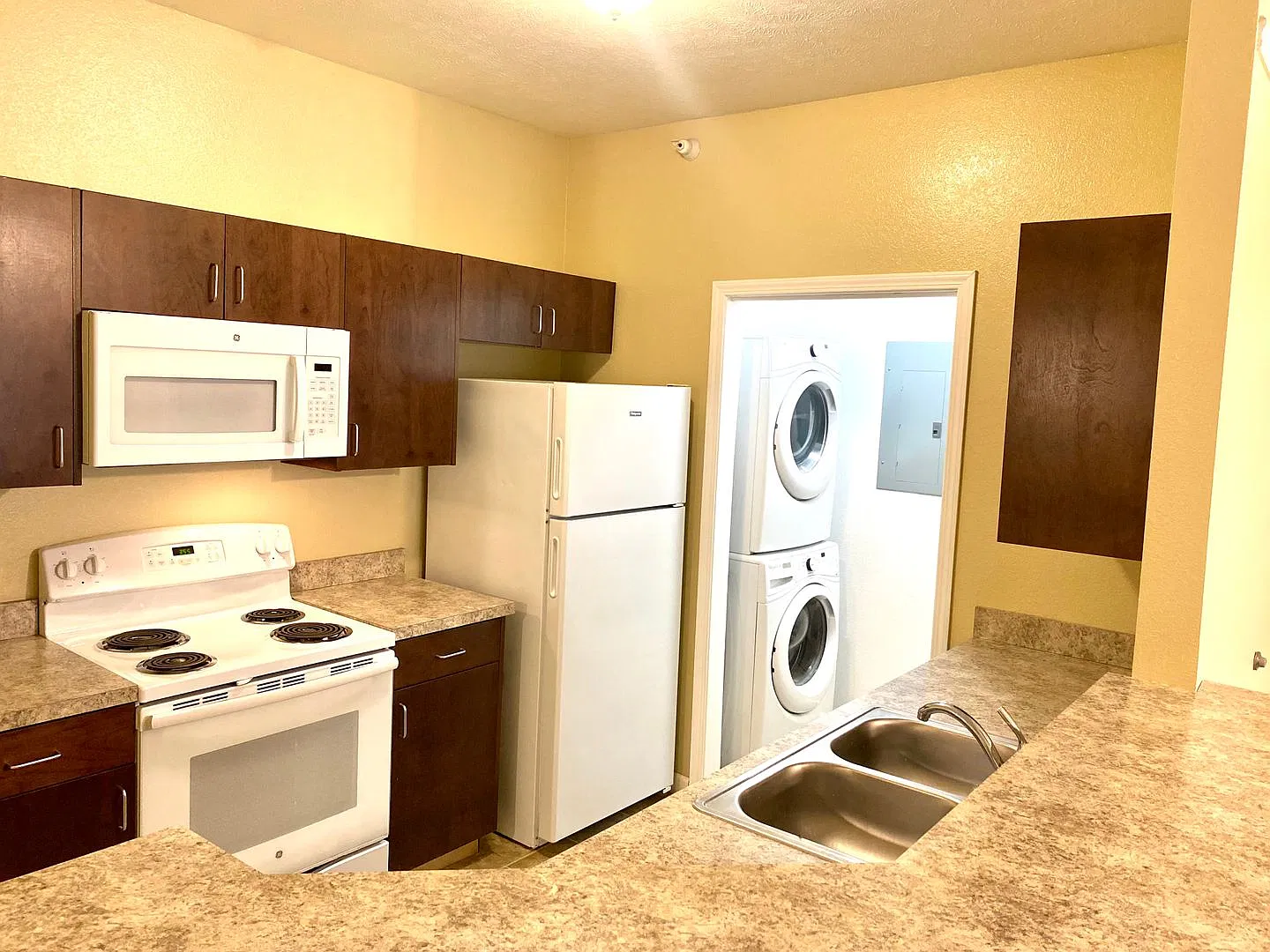 Prairie Pointe Apartments — Photo 4