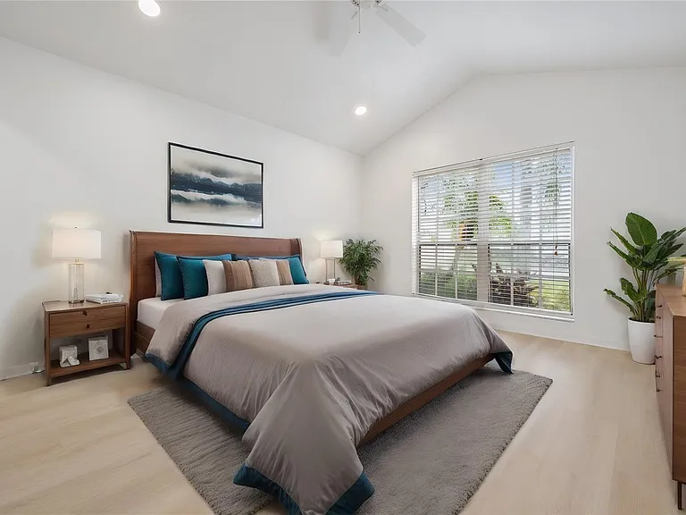 4208 Pine Isle Dr — Photo 4