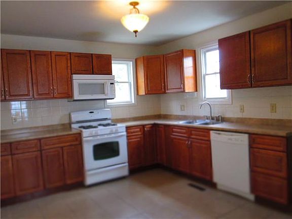 5th image of 300 Matthes Ave