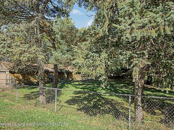 2nd image of 3072 E Lake Lansing Rd