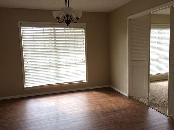 3rd image of 613 E Lynnwood Ln