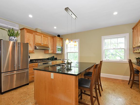 Dine-in kitchen, gas range