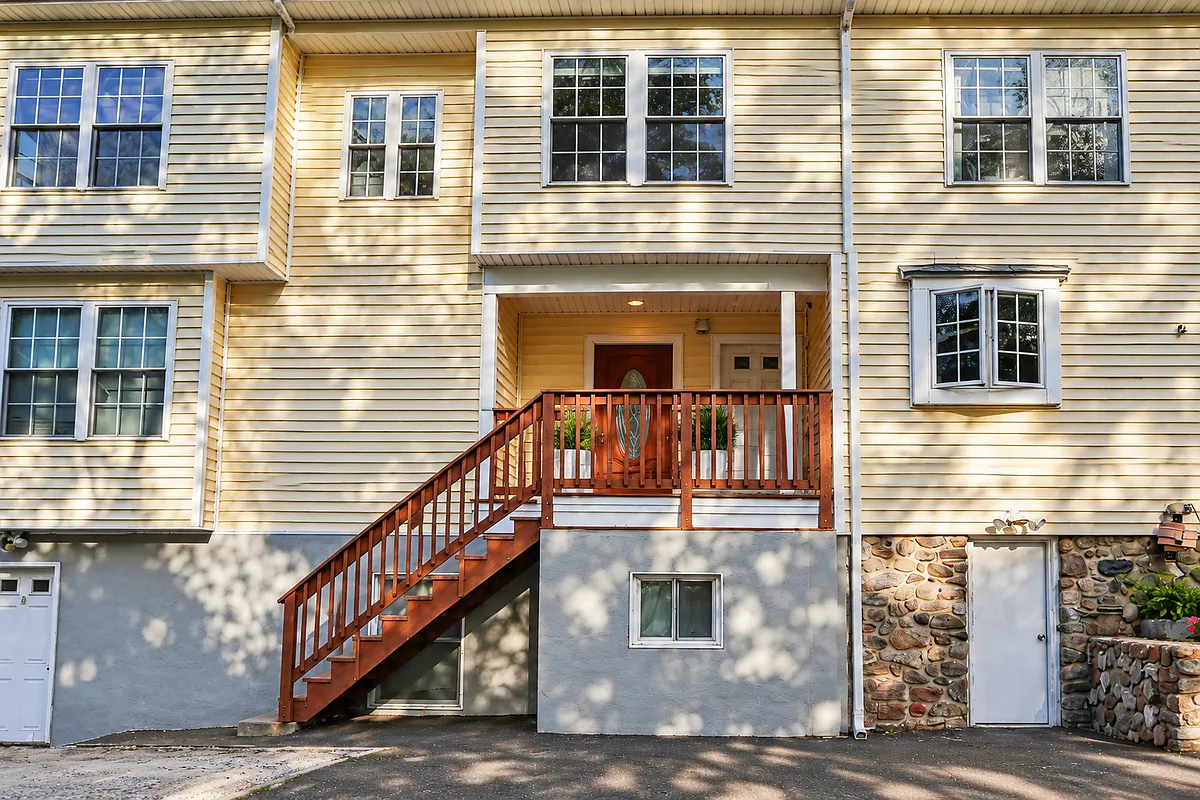4 bed, 3.0 bath, 3172 sqft, $4,500 — Photo 1