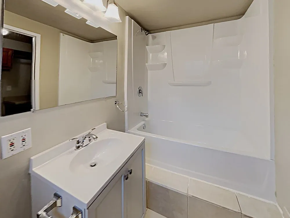 4 bed, 1960 sqft, $2,300 — Photo 1