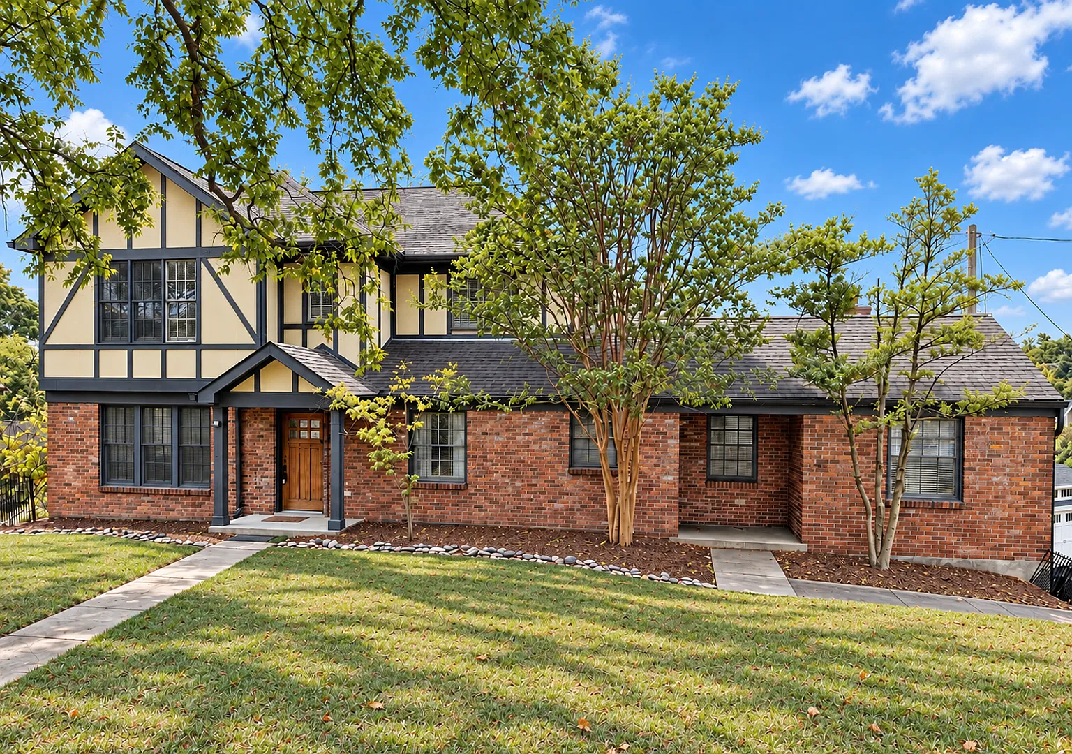 Spacious 4 Bedroom Nashville Home with Finished Basement & Private Backyard — Photo 1