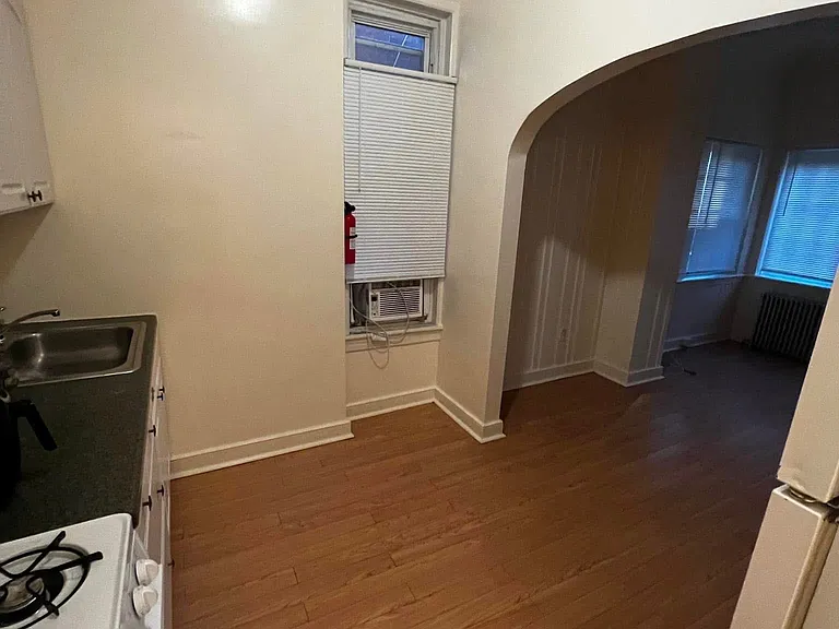 492 W State St #1F — Photo 3