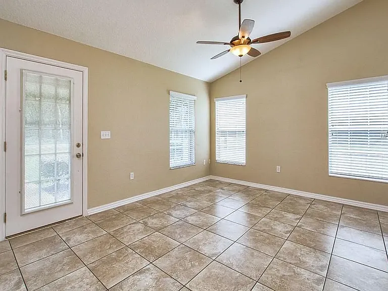 25024 Quaker Ridge Ave — Photo 6