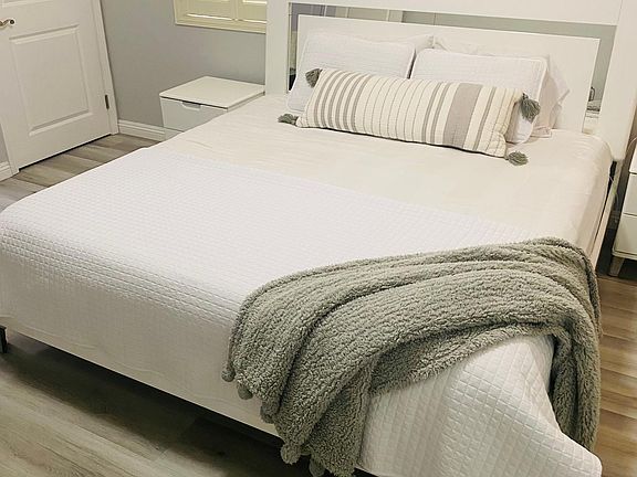 Master bedroom with walkin closet (The bed and furniture is not included)