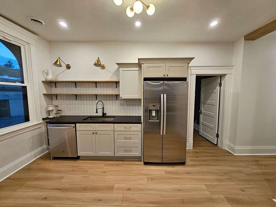 1st image of 436 E 8th Ave #3