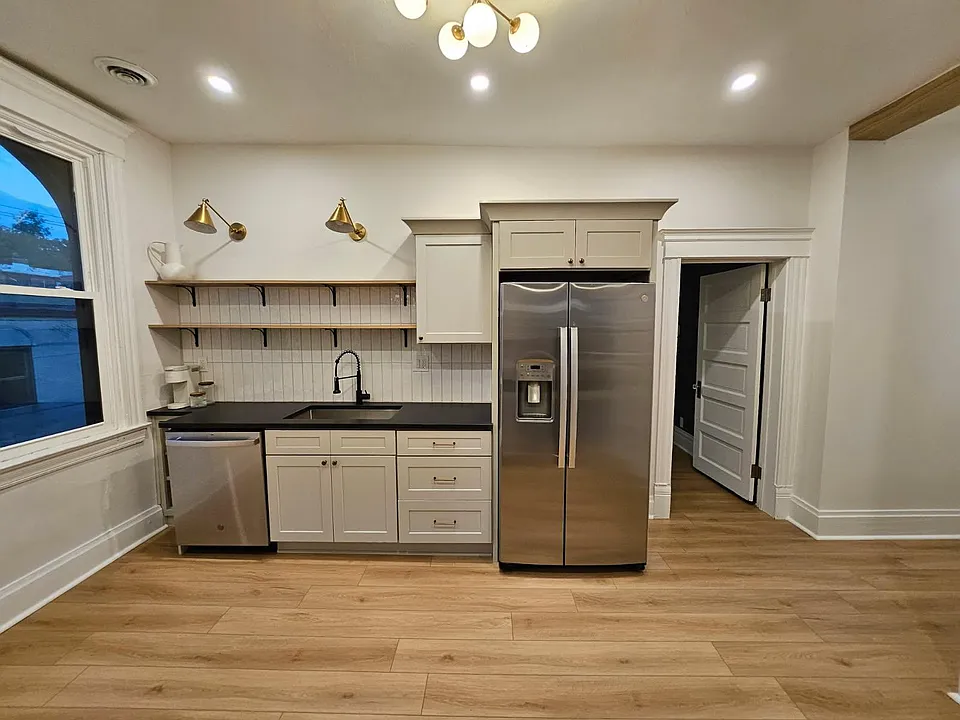 436 E 8th Ave #3