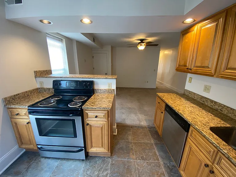 Summit St 1722 GW2 — Photo 34