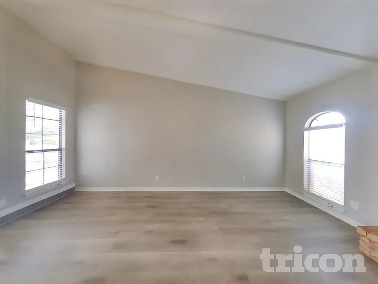 414 Hemlock Dr — Photo 5