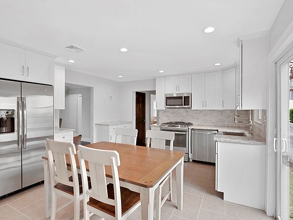 4th image of 104 Florence St