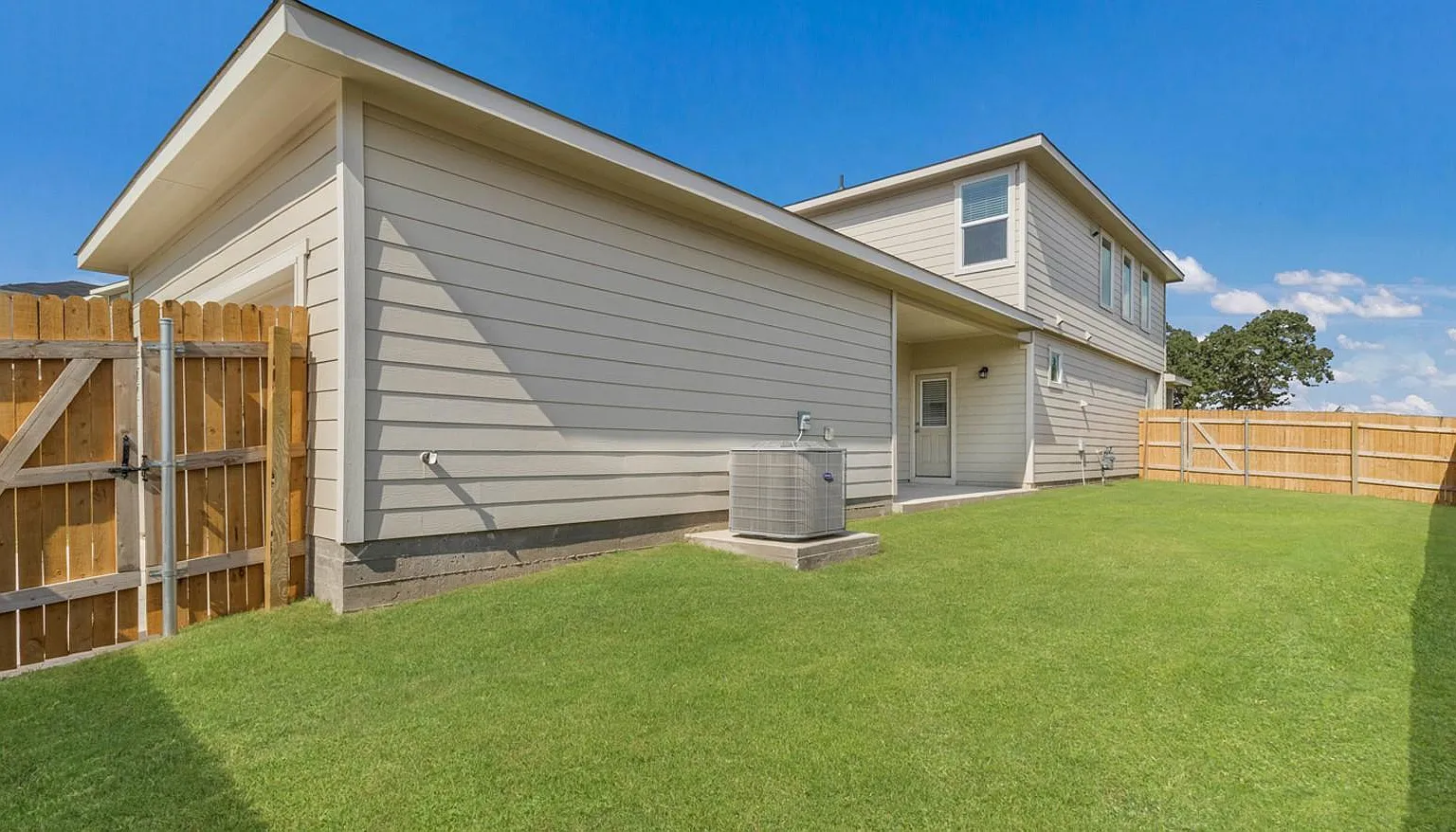 4 bed, 2.5 bath, 1754 sqft, $2,100 — Photo 4