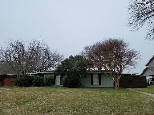 711 Royal Crest Dr Photo 1 711 Royal Crest Dr Photo 1