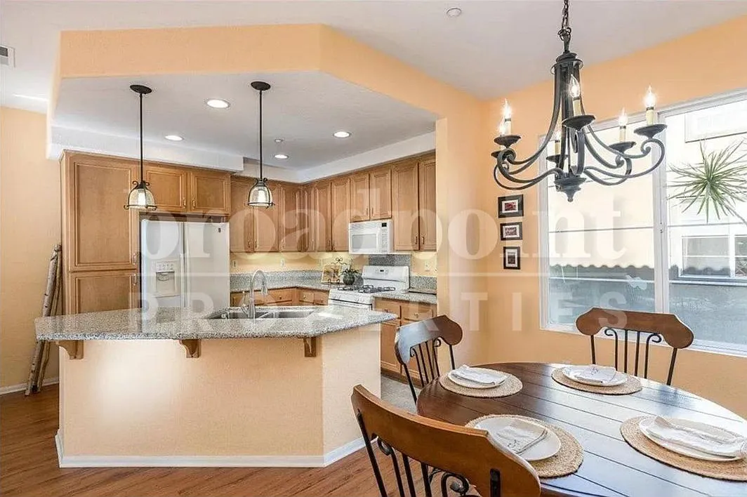 2 bed, 2.5 bath, 1209 sqft, $3,395 — Photo 4