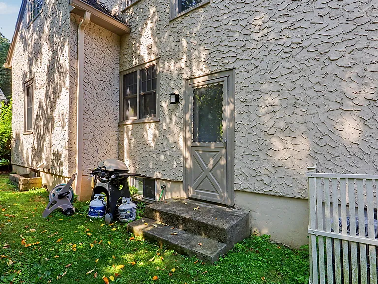 82 Douglas Rd #B — Photo 17