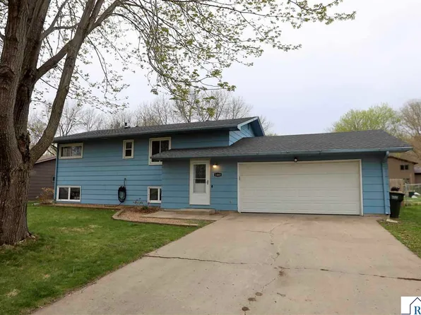 1468 Loren St, Saint Peter, MN 56082