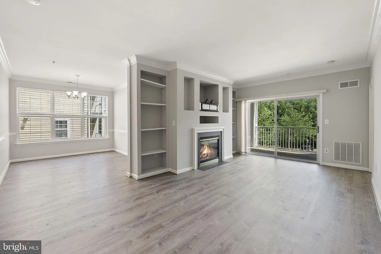 20903 Cedarpost Sq — Photo 1