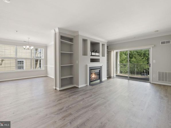 20903 Cedarpost Sq UNIT 201