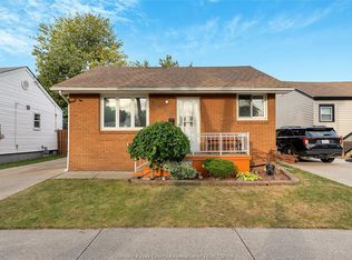 2222 Forest Ave, Windsor, ON N8W2G6