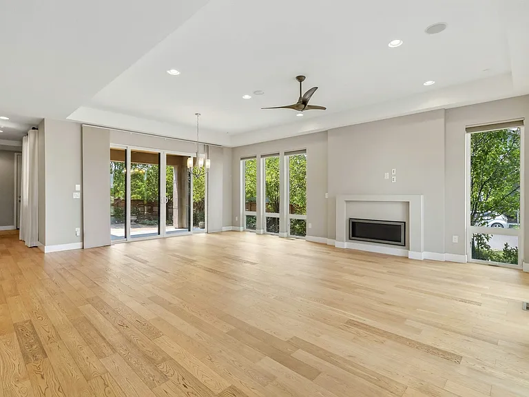 9202 E 53rd Ave — Photo 3