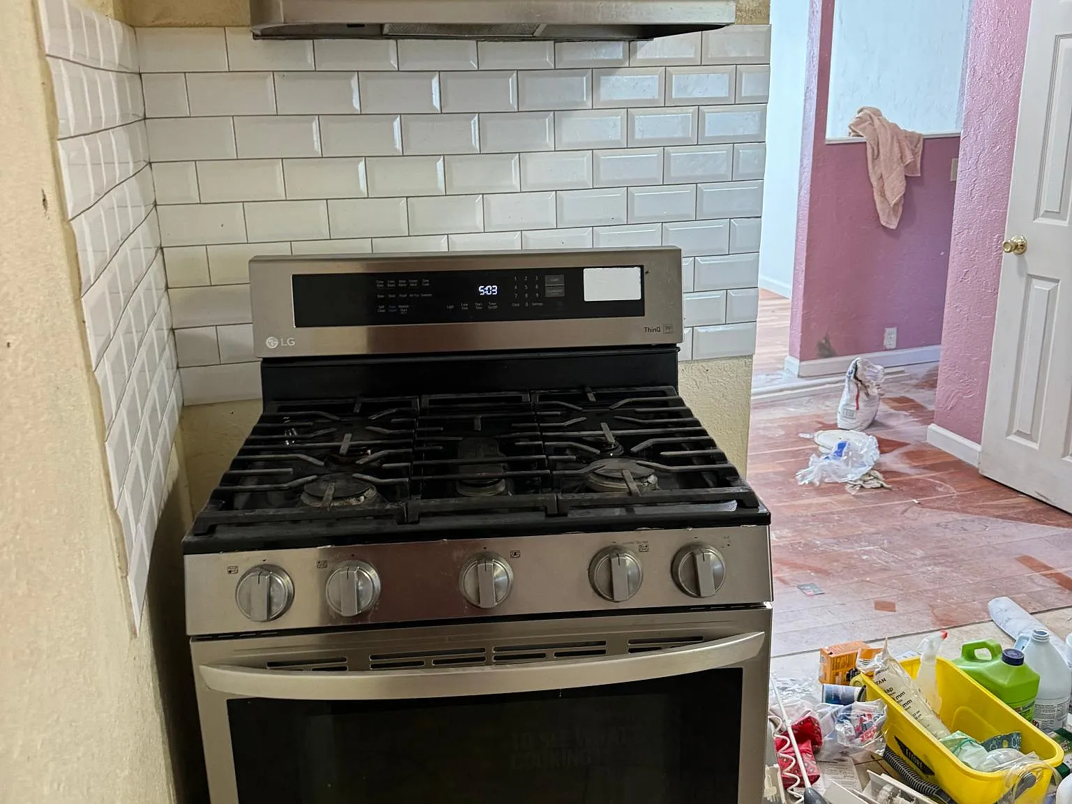 3 bed, 900 sqft, $1,999 — Photo 3