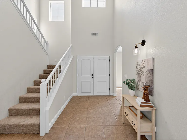 1736 N Holly Ave — Photo 3