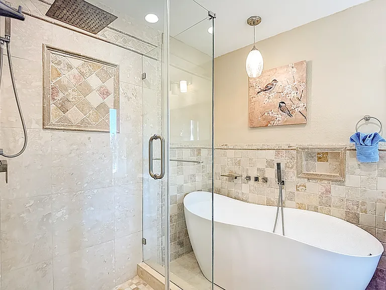 17208 Orangewood Dr — Photo 34