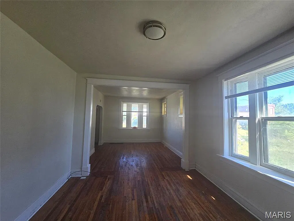 4 bed, 1.0 bath, 1104 sqft, $1,250 — Photo 2