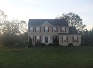 201 Berkshire Dr, Falling Waters, WV 25419