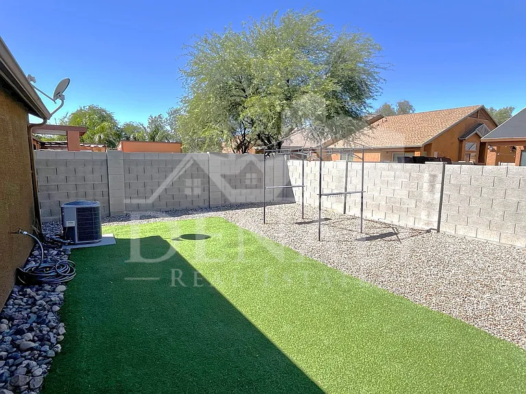 2155 E Calle Gran Desierto — Photo 13