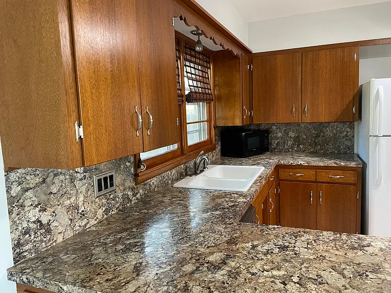 103 Robert St — Photo 12