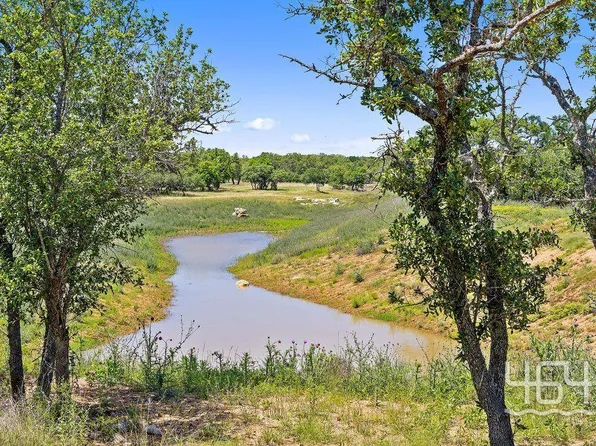 59 Balcones Dr, Johnson City, TX 78636