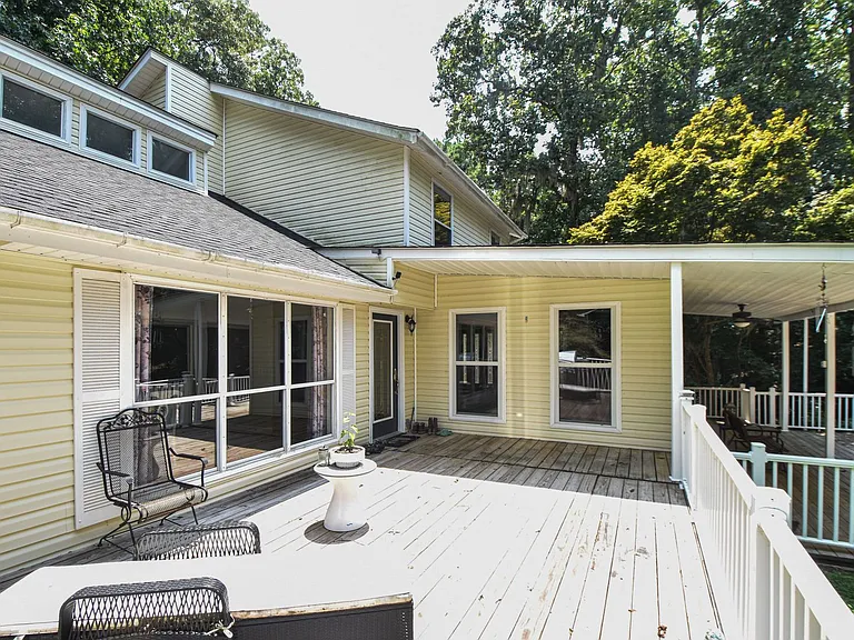 555 Shady Acres Dr — Photo 8