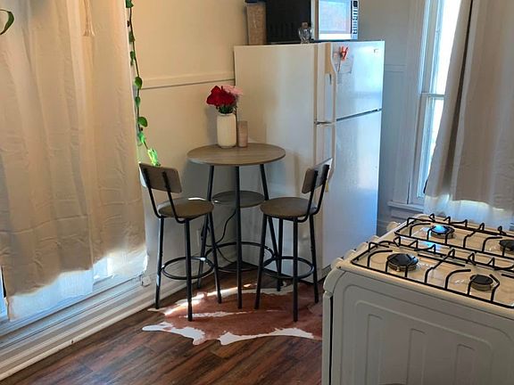 5th image of 1021 Grove St #4