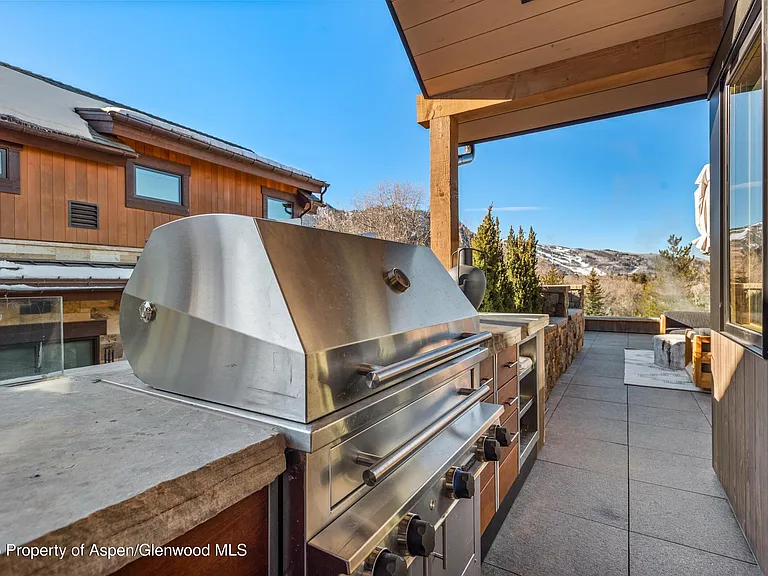 549 Walnut St — Photo 44