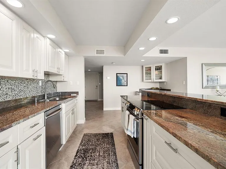 400 Island Way #901 — Photo 6