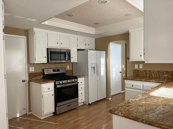 KITCHEN, NEW STOVE & MICROWAVE