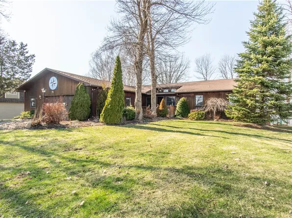 20949 Storrs Rd, Sackets Harbor, NY 13685