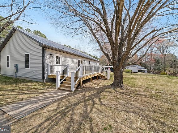 2nd image of 646 Sandy Point Rd