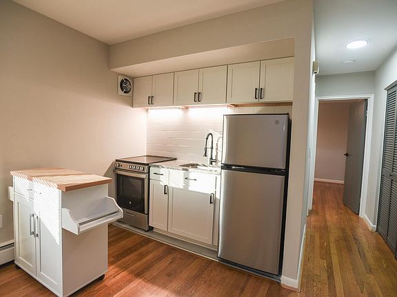 3rd image of 3534 Zumstein Ave Unit 4