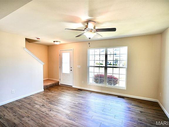3rd image of 320 Countryshire Dr