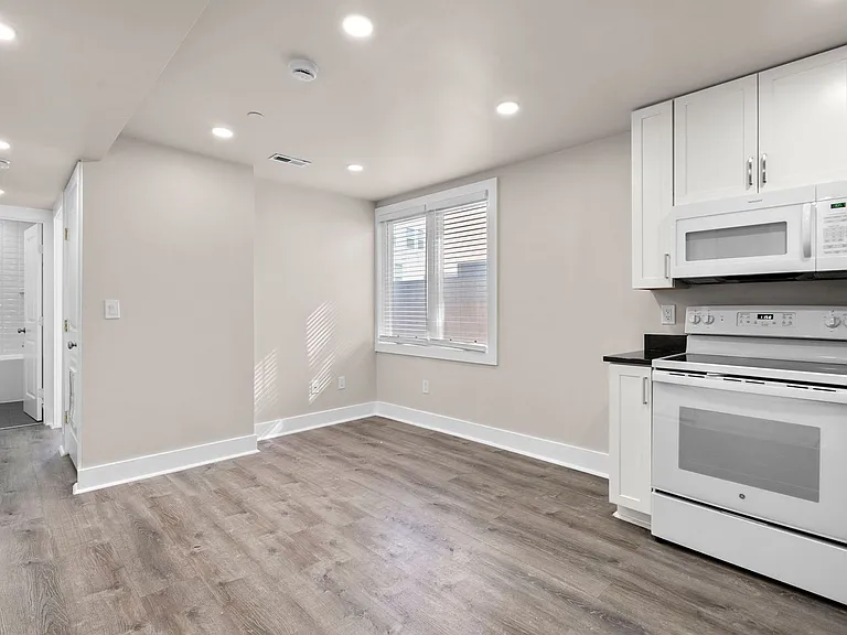 725 20th St NE — Photo 25