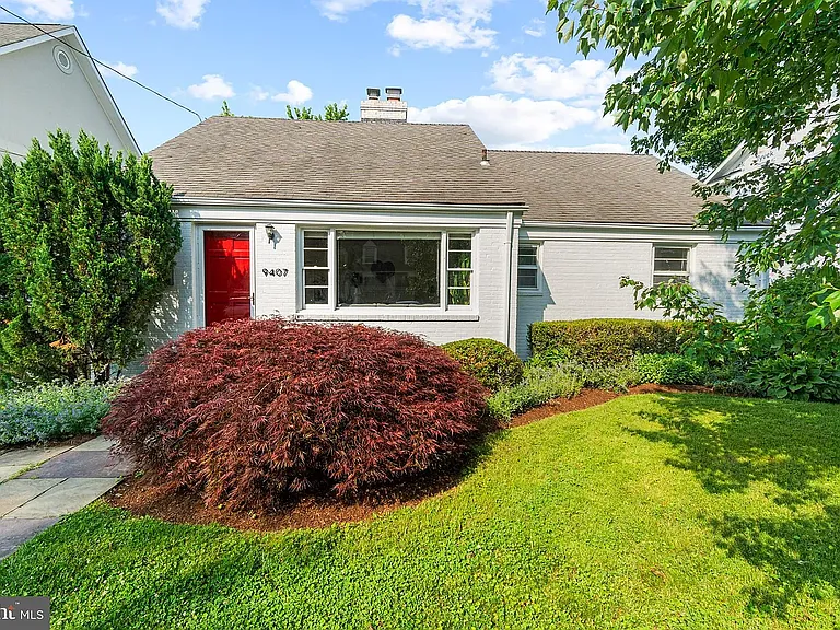 9407 Singleton Dr — Photo 2